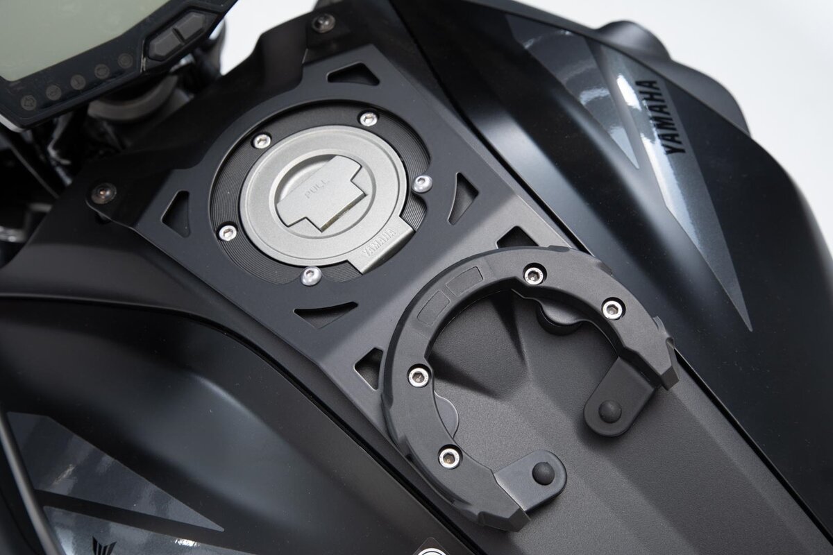EVO Tankring Schwarz. Yamaha MT-07 (18-20).