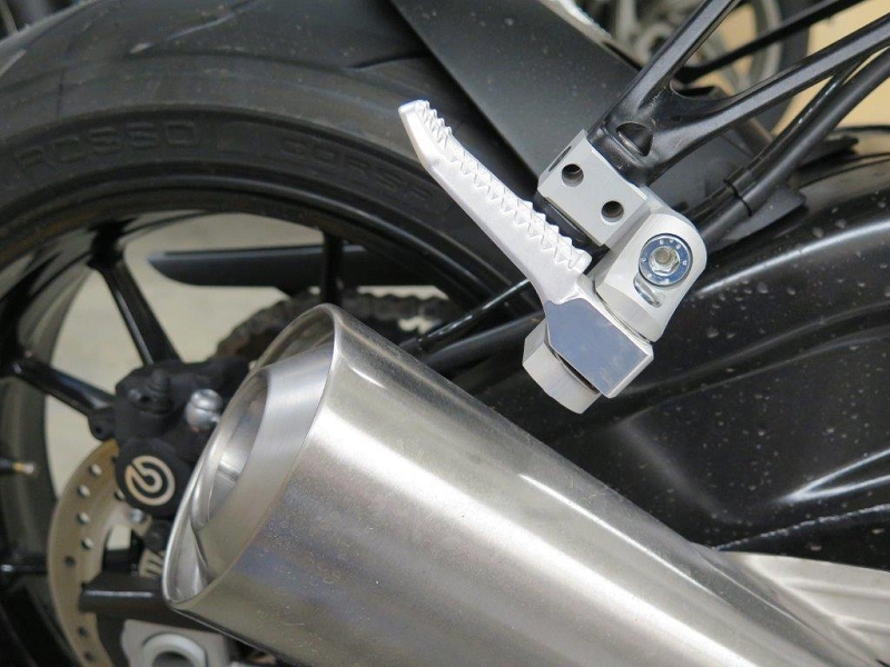 k-verstellbare-Raste-Sozius-S1000R-und-S1000RR-eingeklappt Adjustable passenger footpeg lowering kit 40mm lower with ABE for S1000R S1000RR up to 2016