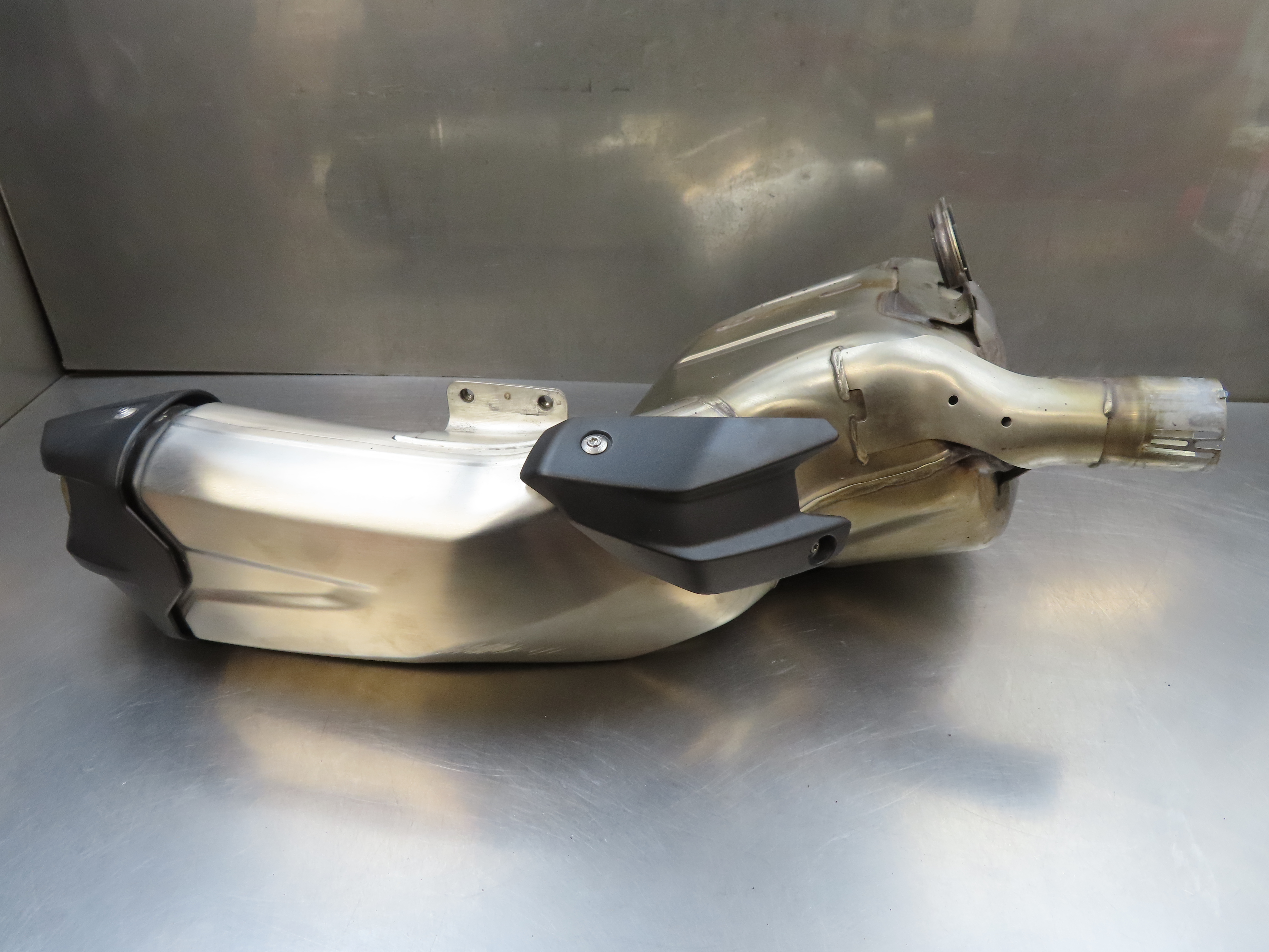 Auspuff Endschalldämpfer ESD für BMW F900R F900XR