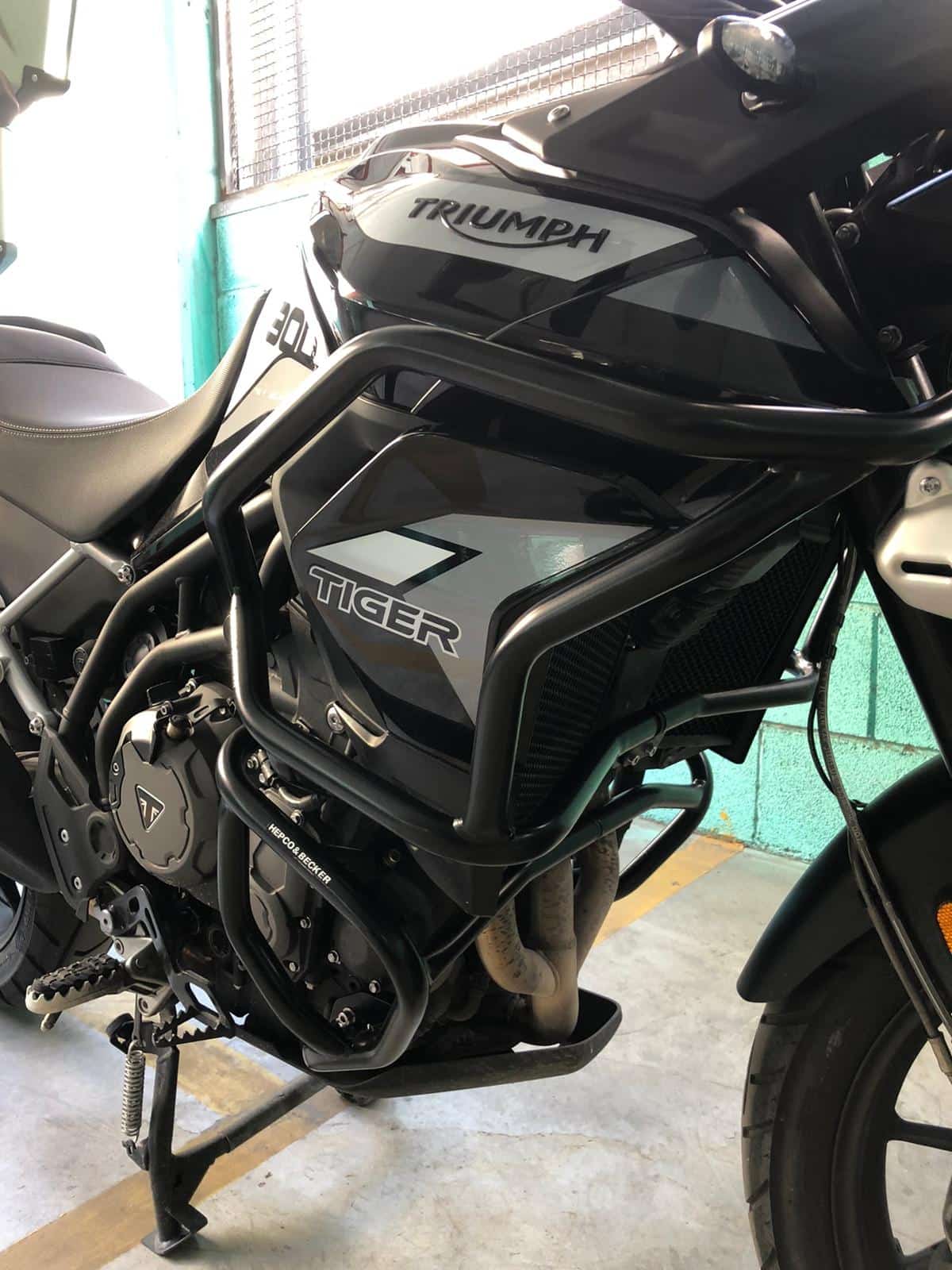 Tankschutzbügel "Solid" schwarz für Triumph Tiger 900 / Rally / GT / PRO (2020-2023)