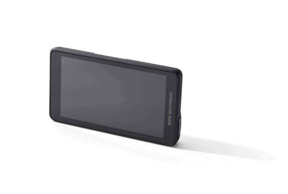 77525A881E8-Navigator-ConnectedRide