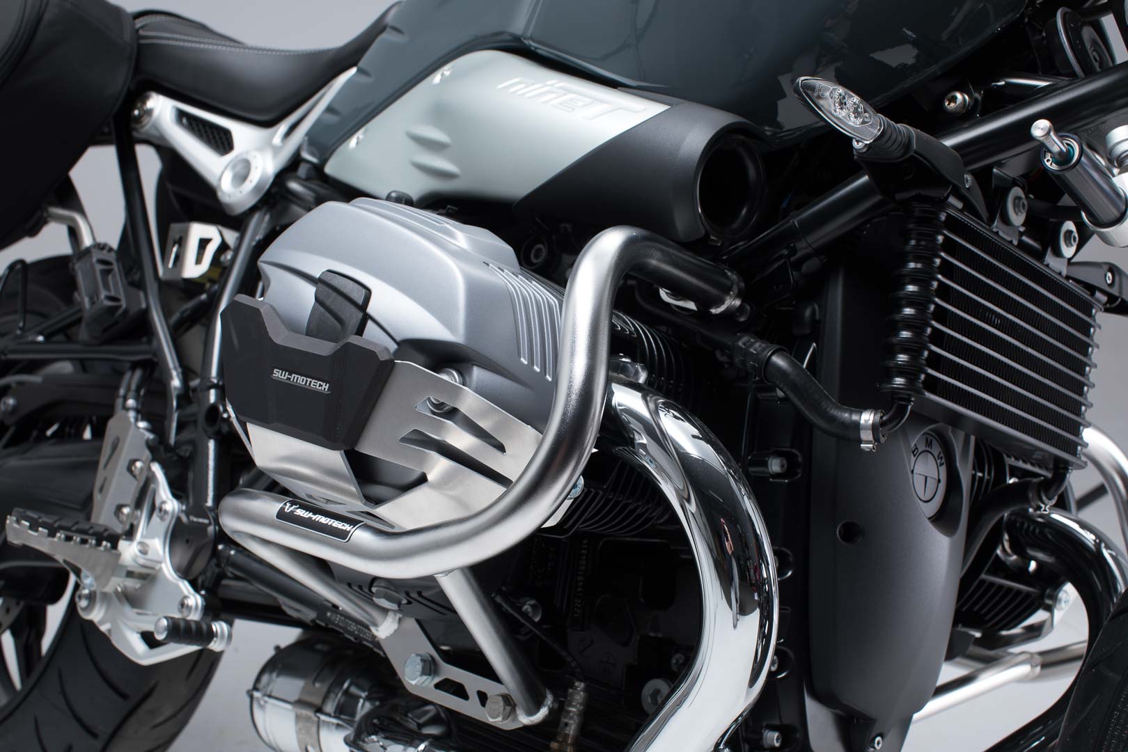 SW-Motech pare-carter en acier inoxydable pour BMW R nineT - modèles (14-)