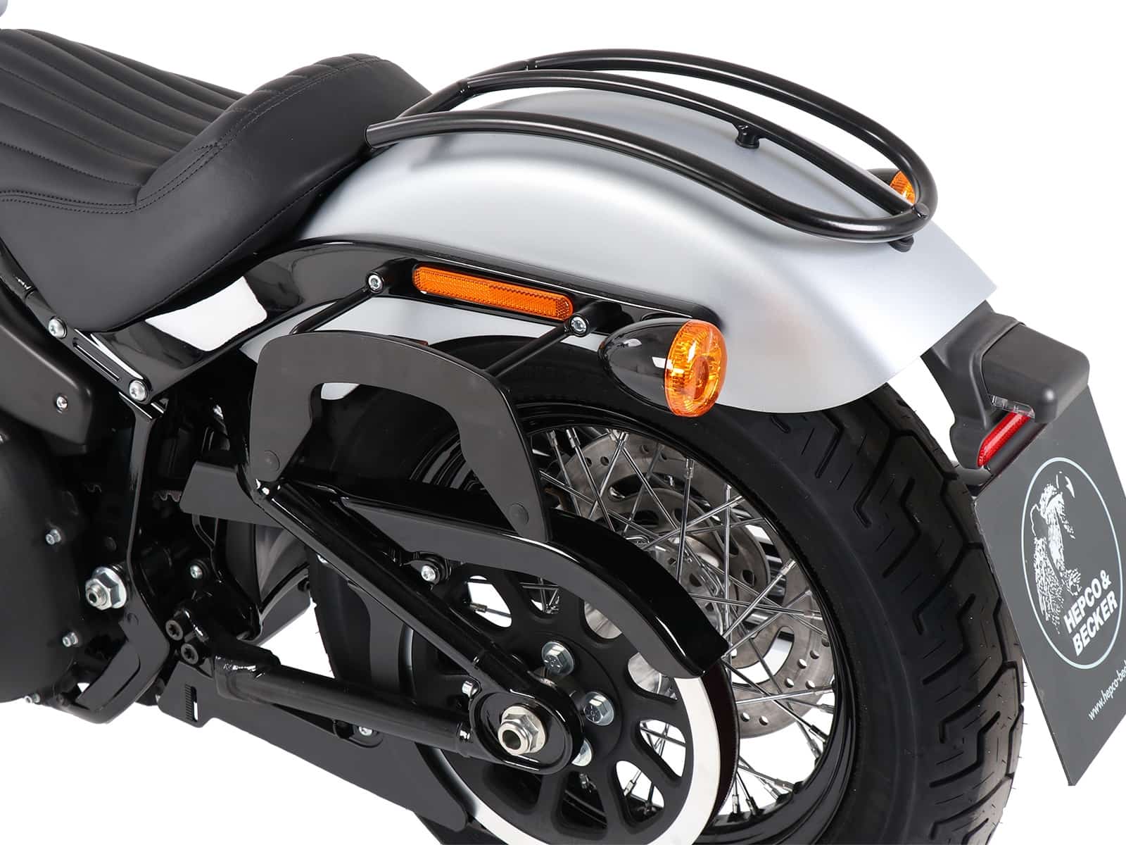 C-Bow Seitenträger schwarz für Harley-Davidson Softail Slim (2018-2022) C-Bow Seitenträger schwarz für Harley-Davidson Softail Slim (2018-2022)