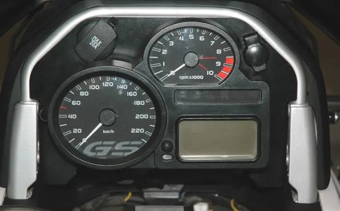 Carcasa del cockpit 2 *unidad de tacómetro* con toma de corriente de red y ZA BMW R1200GS (2008-2012)