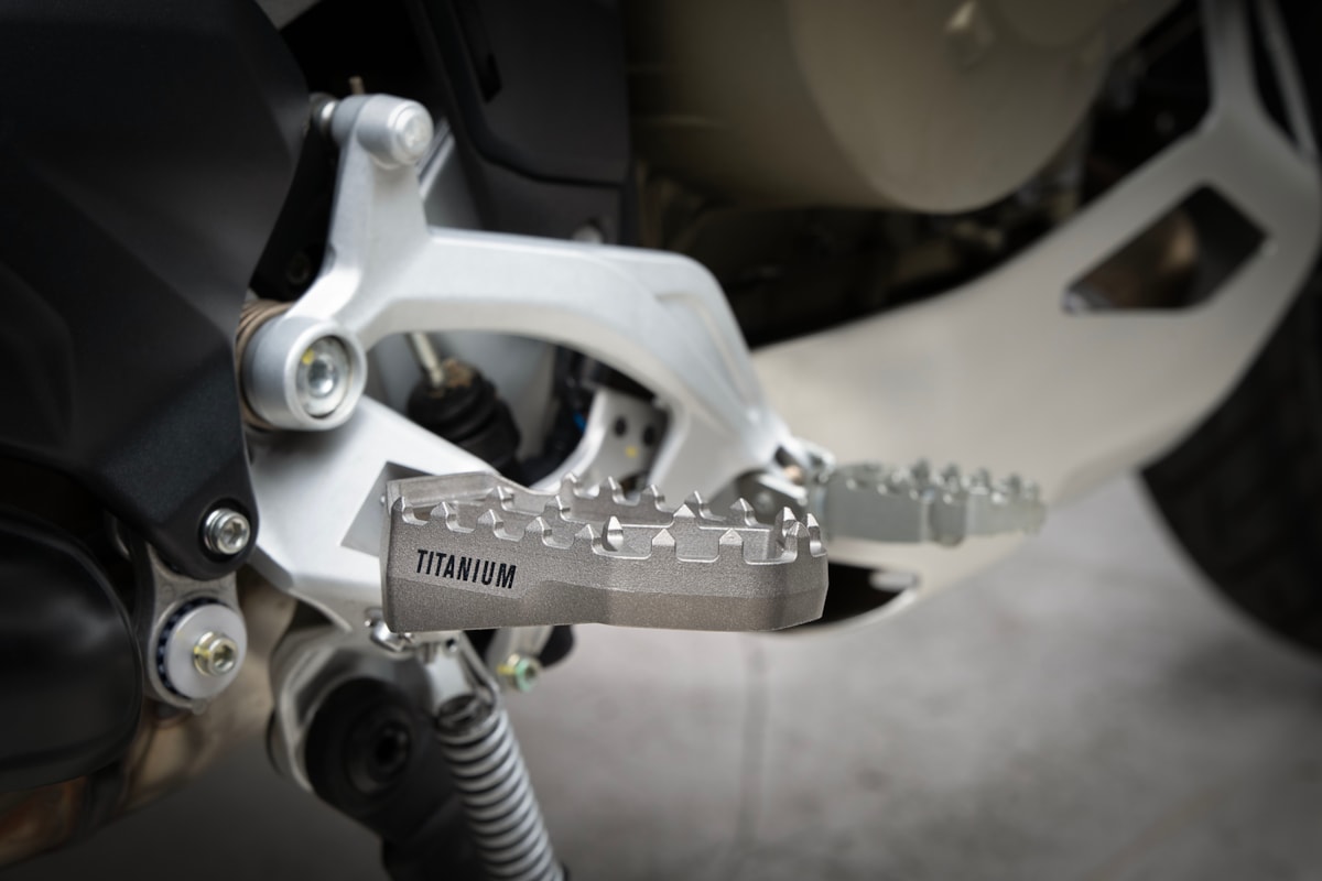 Akrapovic DUCATI Multistrada V2 / S / Multistrada V4 / S / RS / RALLY Fußrastensatz aus Titan