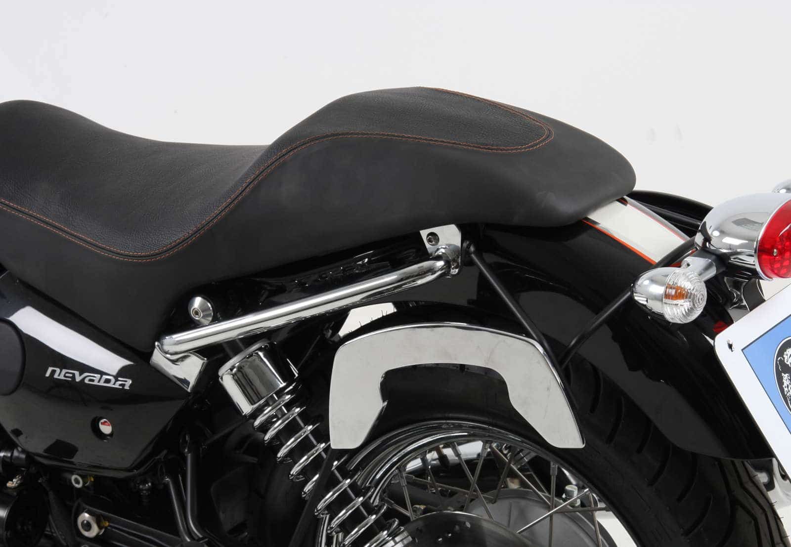 C-Bow Seitenträger chrom für Moto Guzzi Nevada 750 Anniversario (2010-2011) C-Bow Seitenträger chrom für Moto Guzzi Nevada 750 Anniversario (2010-2011)