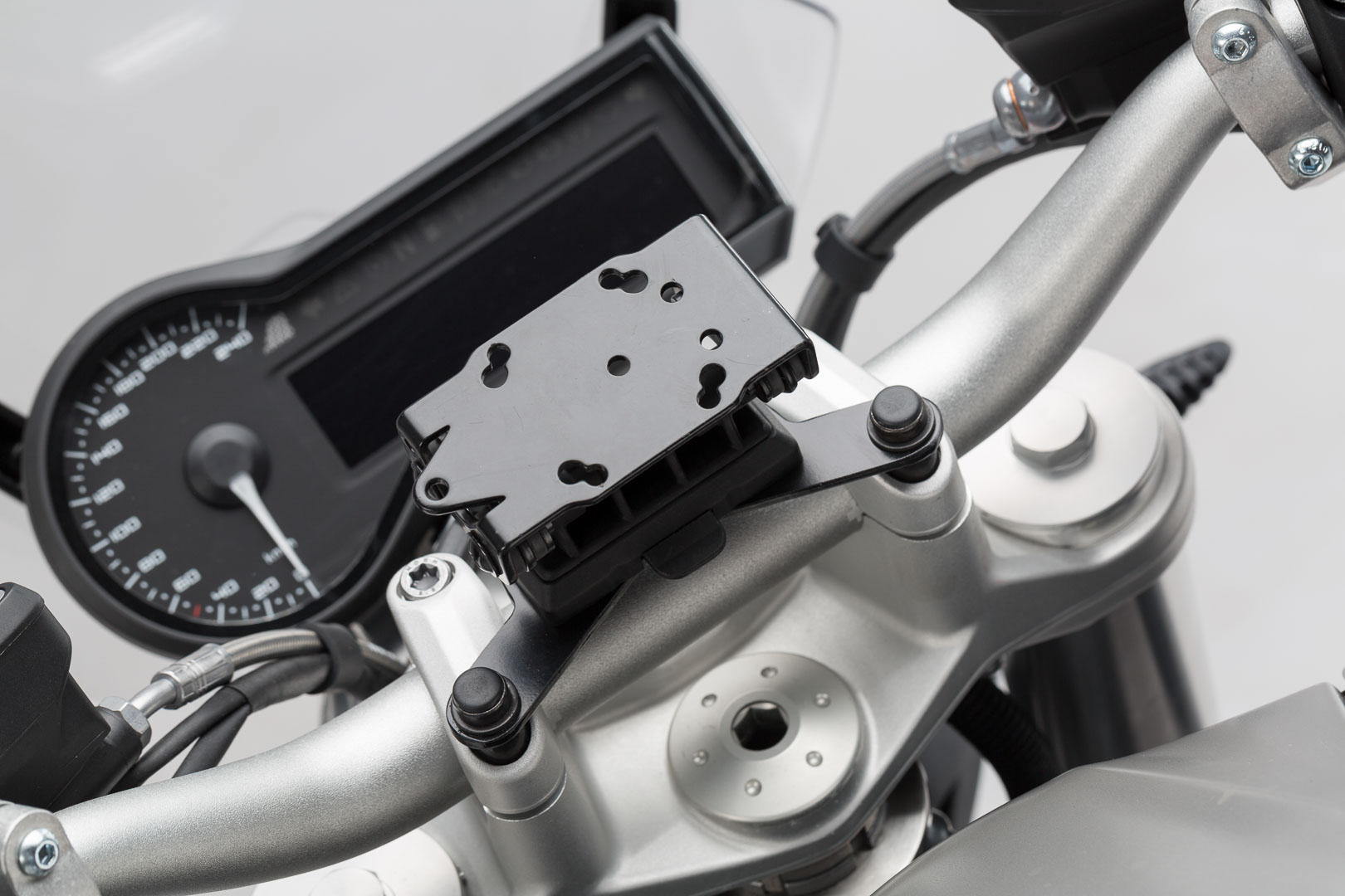 Supporto di navigazione SW-Motech per manubrio nero per BMW R1200R LC R1250R / Royal Enfield Himalayan