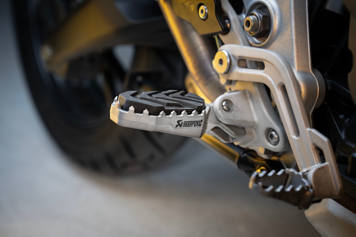 Akrapovic TRIUMPH Tiger 1200GT/RALLY/800XC/XR/XRX/XCC/XRT/XCA/850/900/600 Fußrastensatz aus Titan