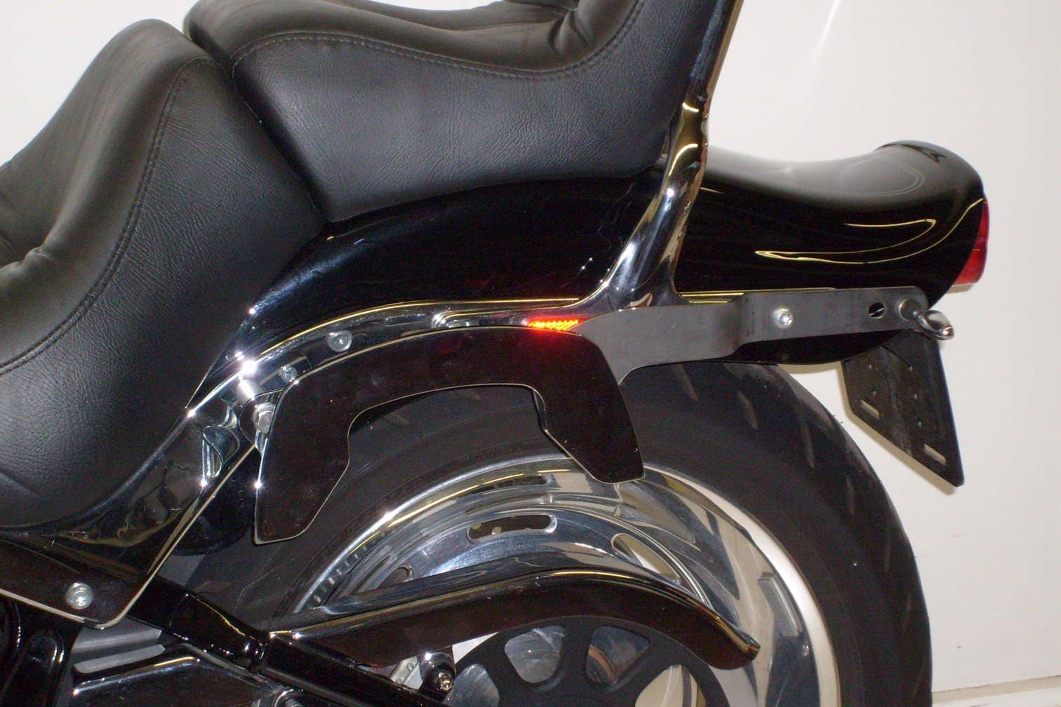 C-Bow Seitenträger chrom für Harley-Davidson FXSTC Softail Custom / FLSTSB Softail Cross Bones C-Bow Seitenträger chrom für Harley-Davidson FXSTC Softail Custom / FLSTSB Softail Cross Bones
