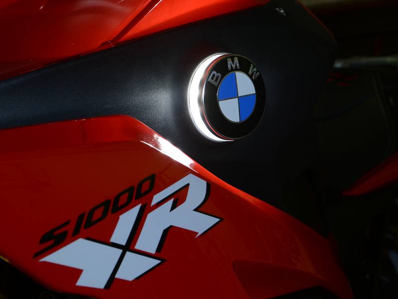 BMW-S1000XR-zweifarbige-LED-Emblemblinker_776-15b1fd04f43924