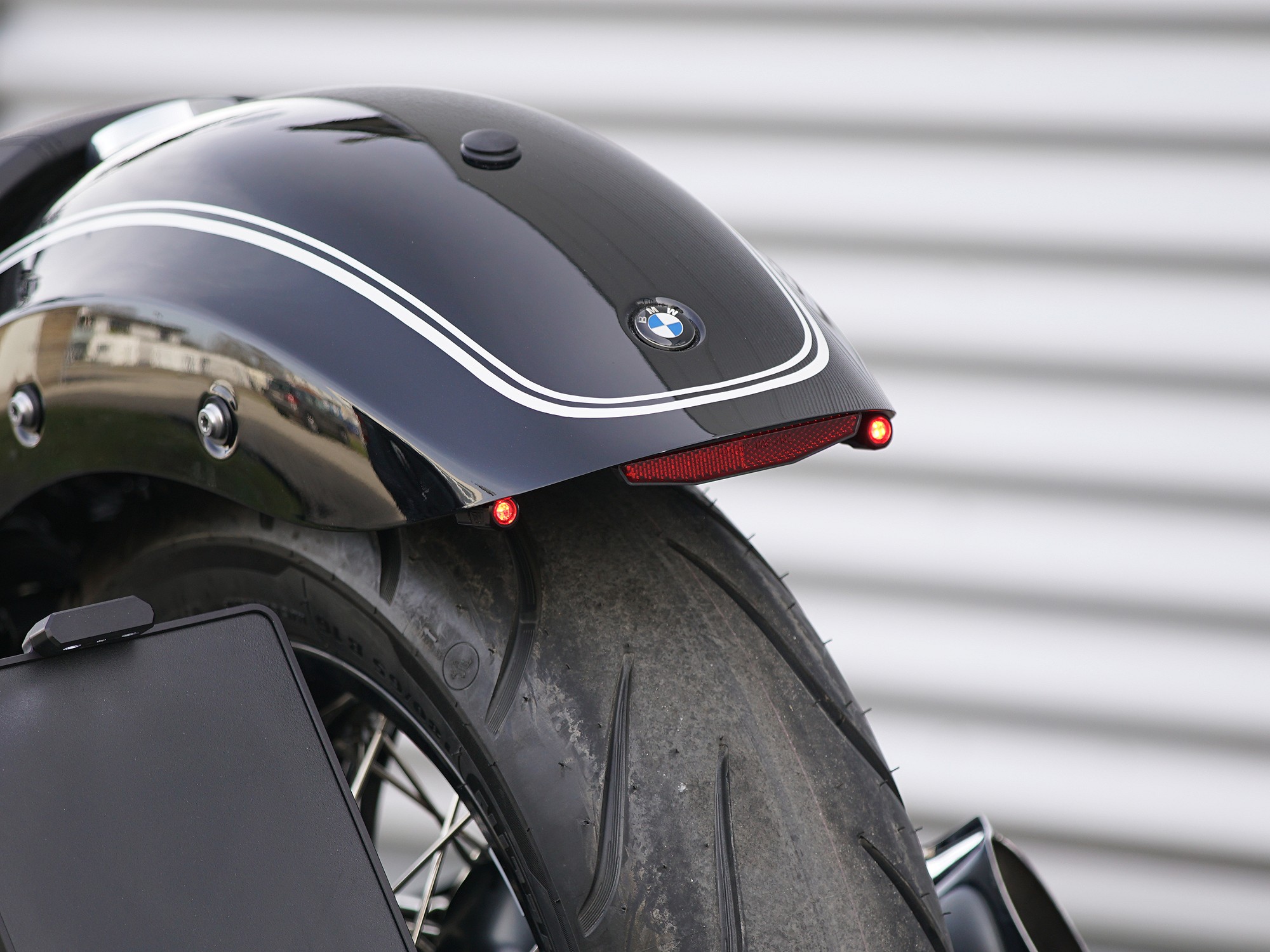 dsc02025-bmw-r18-kennzeichenhalter-seitlich_078f69b1d02b474718188ea772a2e347
