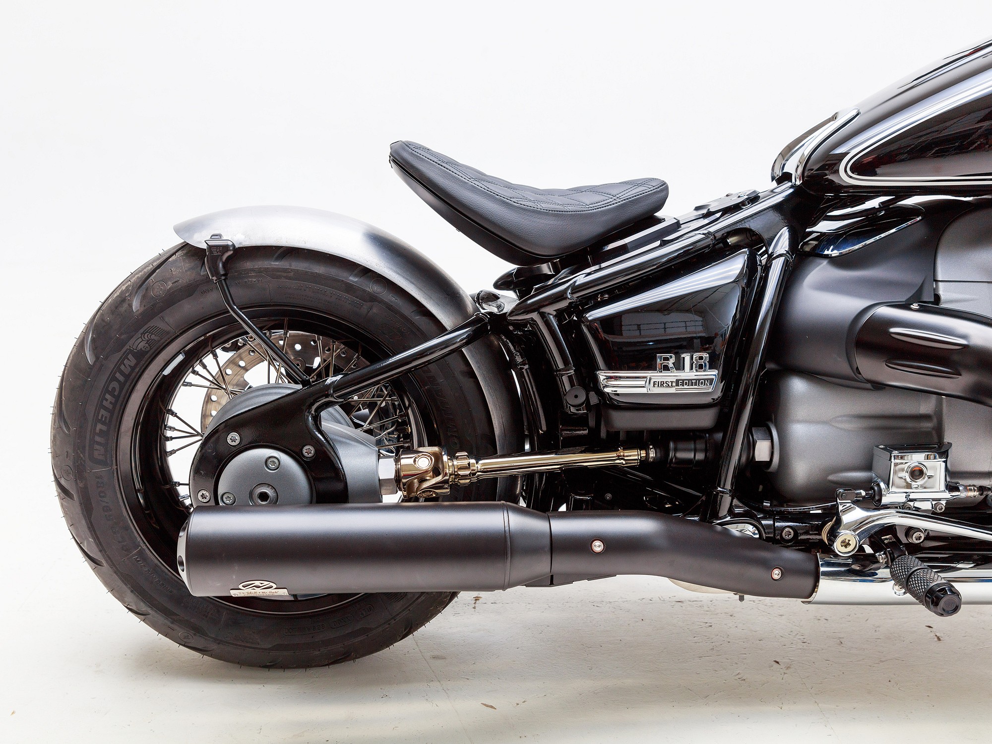 Bobber-Heckfender-Umbau-Kit-mit-Sitz-f-r-BMW-R18-1800-2