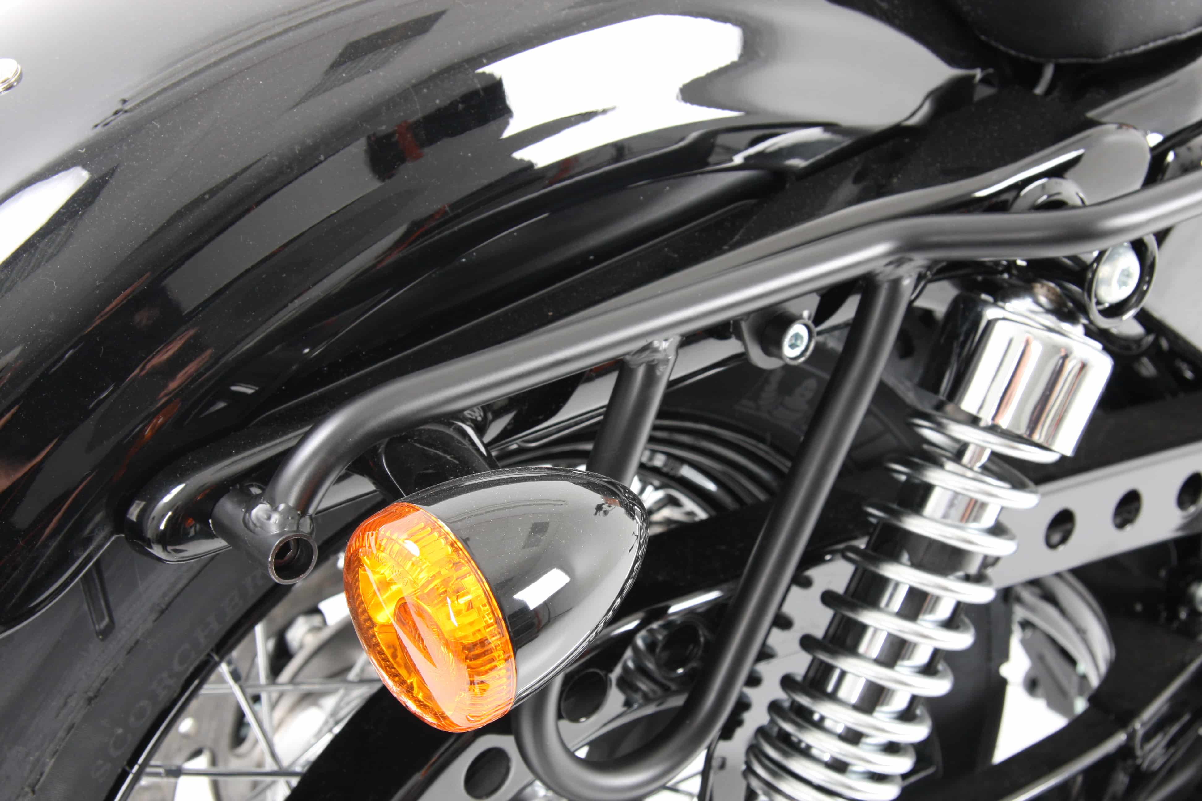 Ledertaschenhalter Cutout schwarz für Harley-Davidson •XL 883 L/R/C•Sportster 883 Low/Iron/Roadster/Custom/Super Low (04-20)•XL 1200L/N/C/CX•Sportster 1200 Low/Nightster/Custom/Roadster (04-20)•Forty-Eight (10-20) • Seventy-Two (12-20)