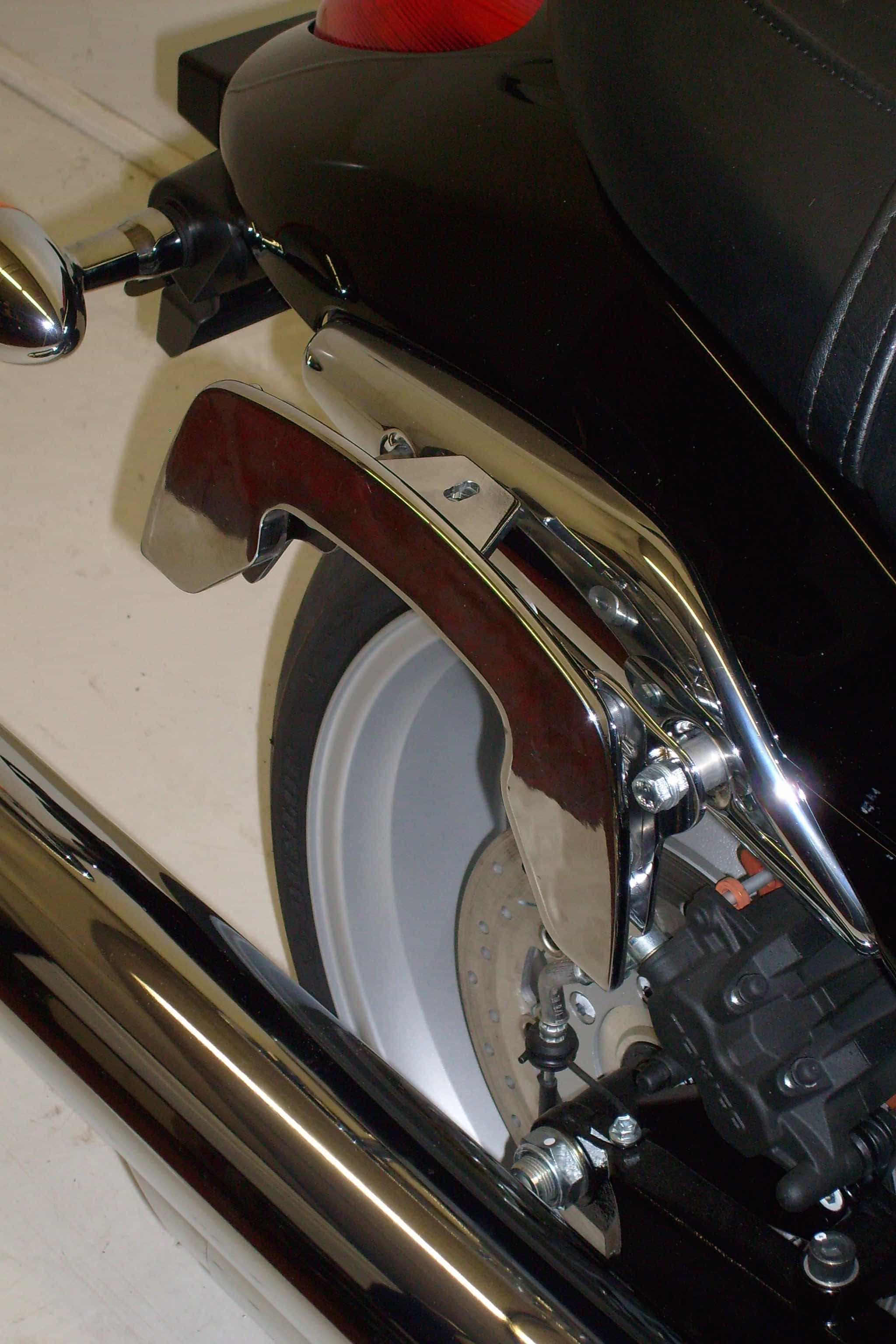 C-Bow Seitenträger chrom für Suzuki M 1800 (VZR) R Intruder (2006-2012)