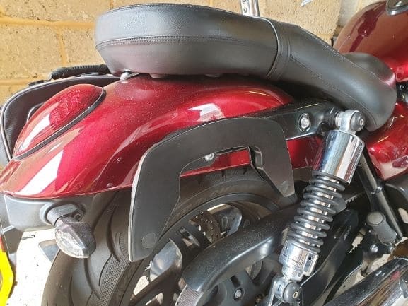 C-Bow Seitenträger schwarz für Triumph Thunderbird 1600/1700 Commander / Storm (2009-2018)