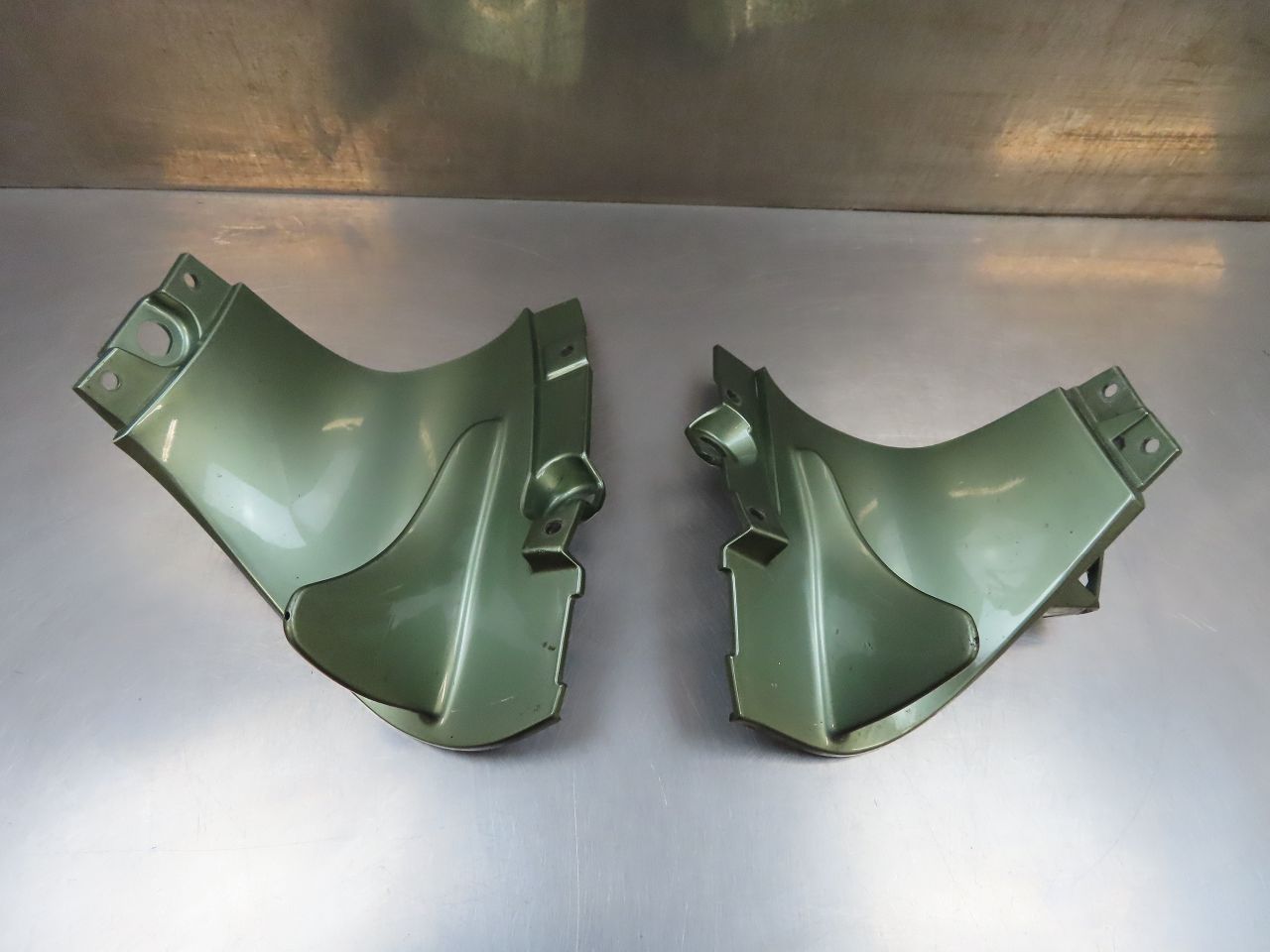 k-IMG_8345ssUrrpFOrTfA7 Pezzo di collegamento carenatura inferiore sinistro e destro per BMW R1150RT R850RT 02