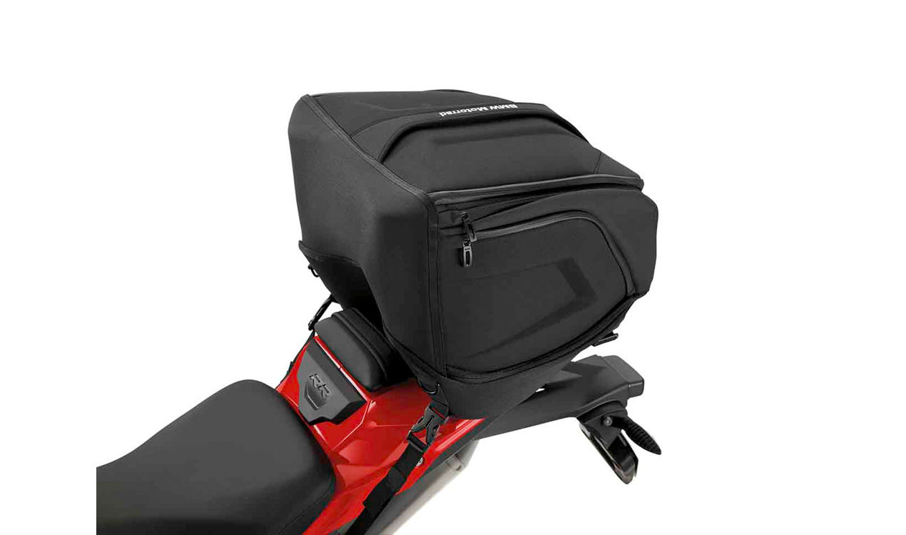 S_1000_RR_Racingred_uni_Lightwhite_uni_Hecktasche_A0187965